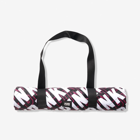 PINK Victoria's Secret Other - VICTORIA'S SECRET PINK Packable Picnic Blanket VS